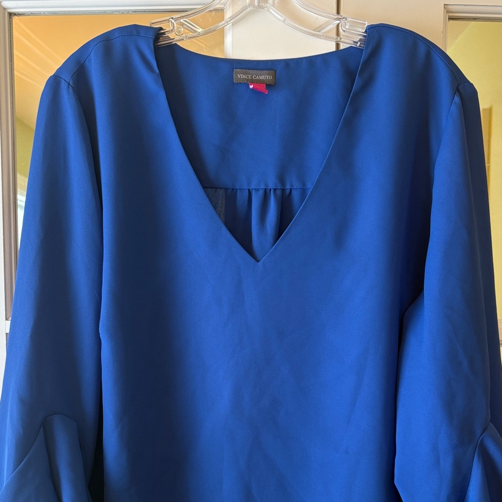 NWOT 2X Vince Camuto Royal Blue V-Neck Blouse with Ruffle flouncy 3/4 sleeves